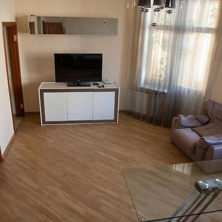 Two Bedroom Apartment With Balcony Киев Екстериор снимка
