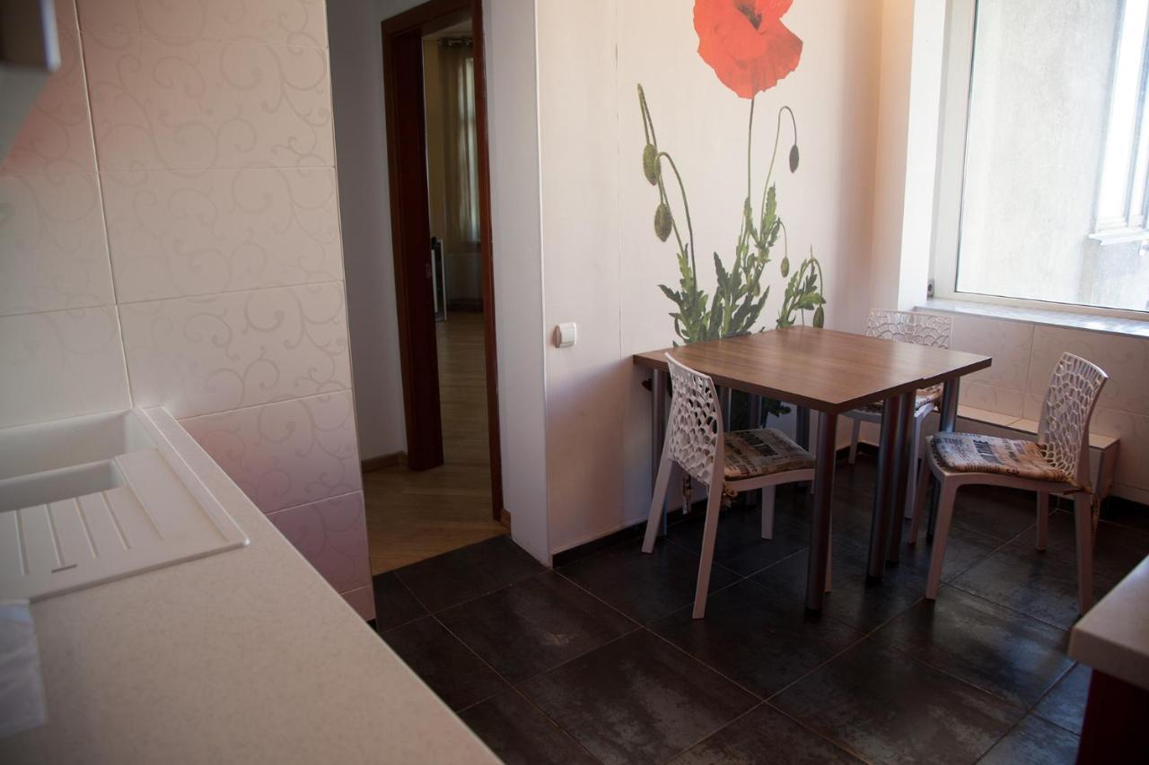 Two Bedroom Apartment With Balcony Киев Екстериор снимка