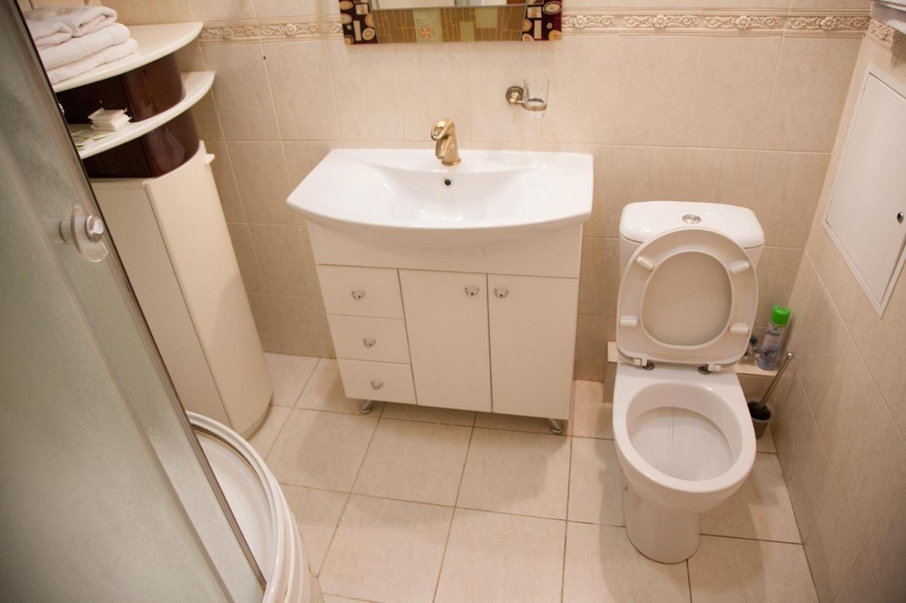 Two Bedroom Apartment With Balcony Киев Екстериор снимка