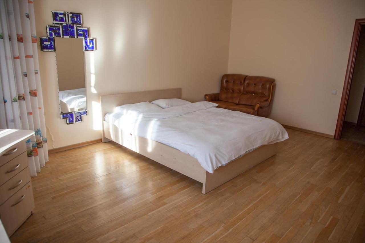 Two Bedroom Apartment With Balcony Киев Екстериор снимка