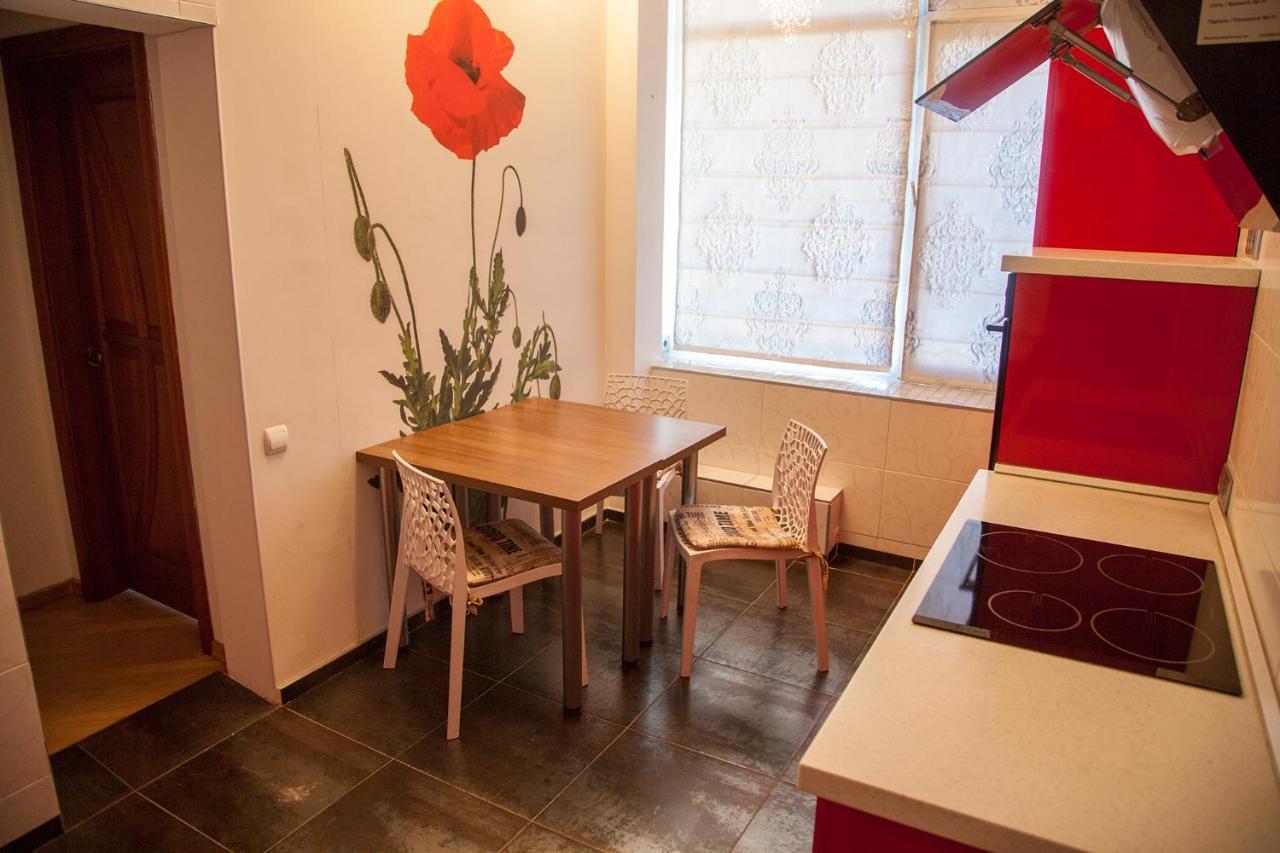 Two Bedroom Apartment With Balcony Киев Екстериор снимка