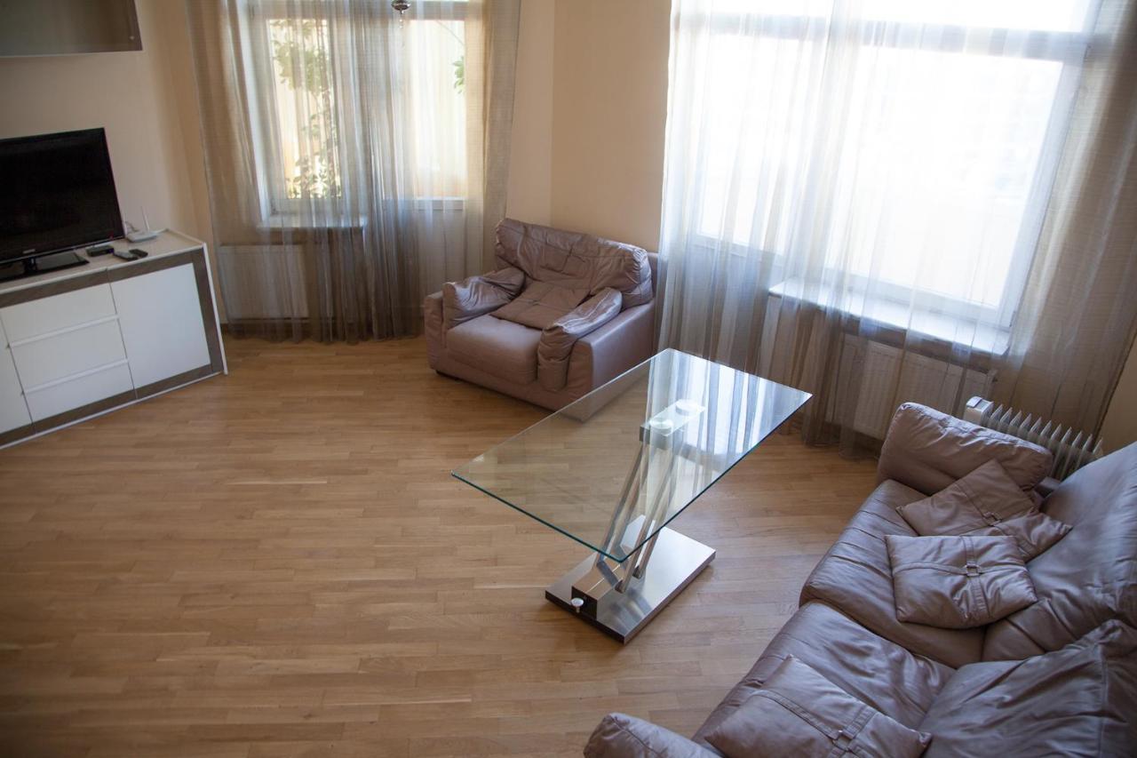 Two Bedroom Apartment With Balcony Киев Екстериор снимка